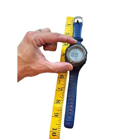 Highgear Smart Outdoor Products Digital Altimeter Barometer Watch - Picture 3 of 8